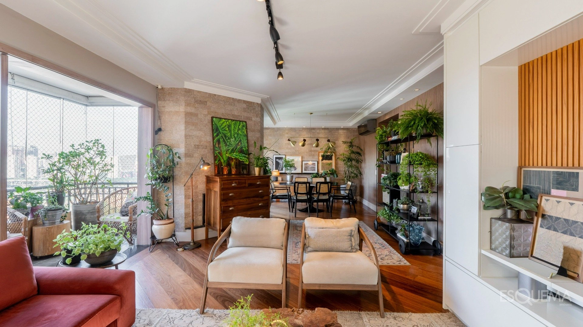 Apartamento com vista para o verde em condomínio de rua fechada - Imagem 1