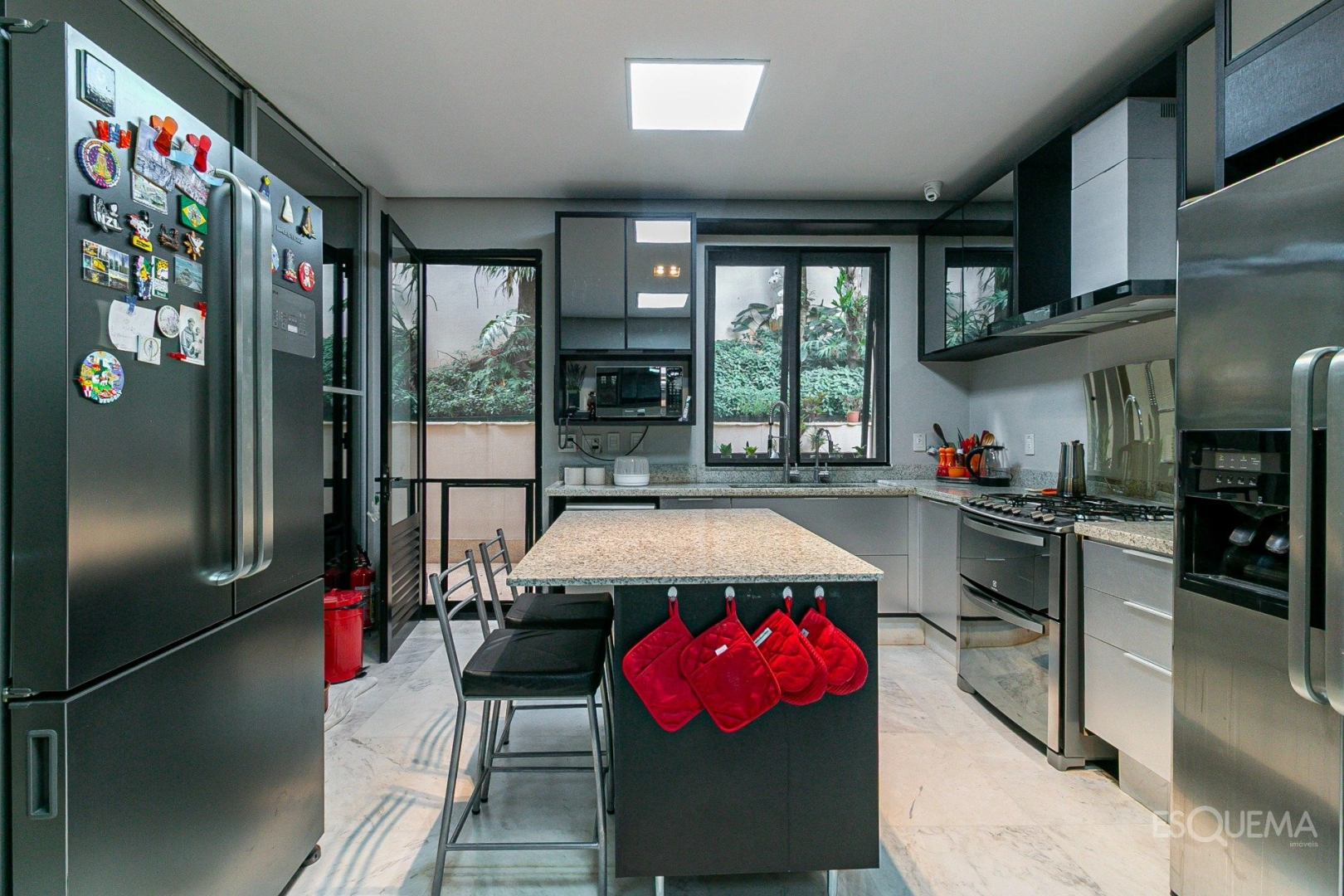 Casa reformada com elevador e piscina climatizada em condomínio fechado no Morumbi - Imagem 7