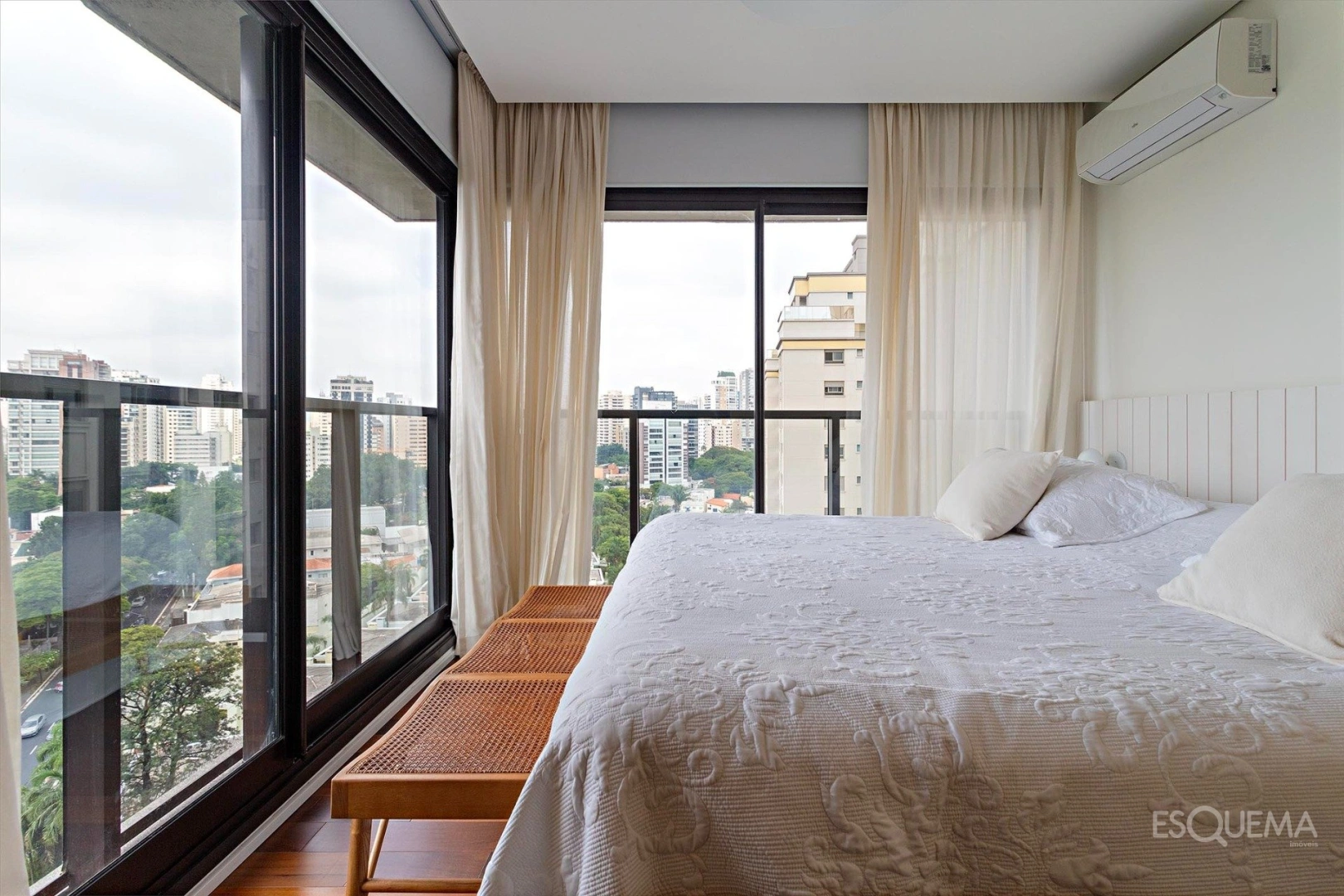 Apartamento sofisticado com varanda gourmet e porteira fechada próximo ao Parque Ibirapuera - Imagem 4