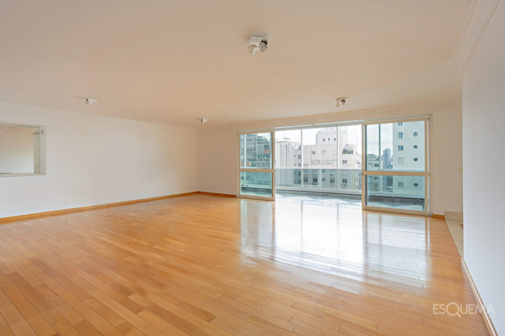 Apartamento com vista para o Clube Paulistano em edifício brutalista nos Jardins - Imagem 1