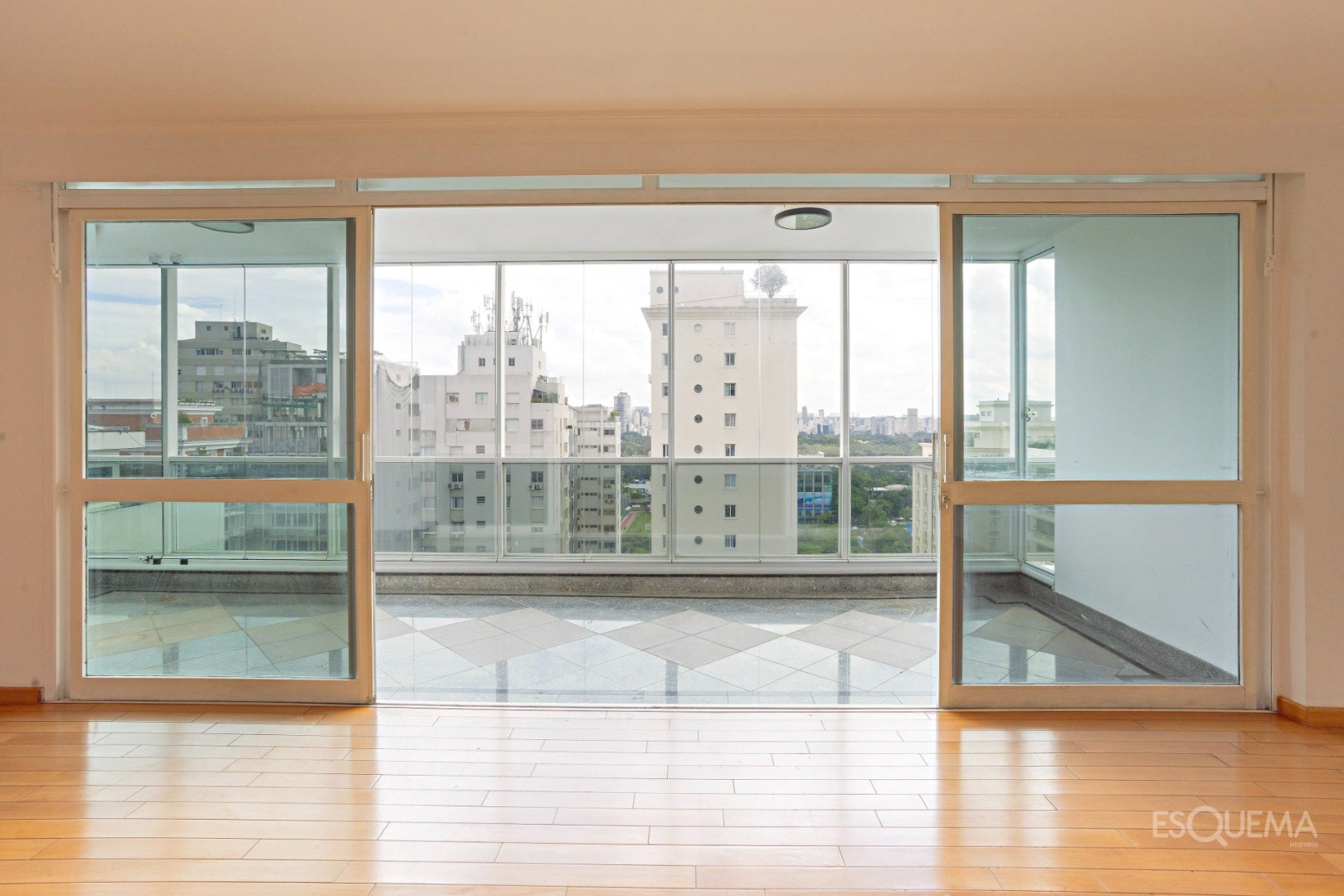 Apartamento com vista para o Clube Paulistano em edifício brutalista nos Jardins - Imagem 3
