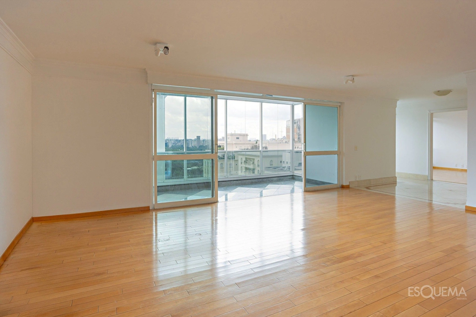 Apartamento com vista para o Clube Paulistano em edifício brutalista nos Jardins - Imagem 4