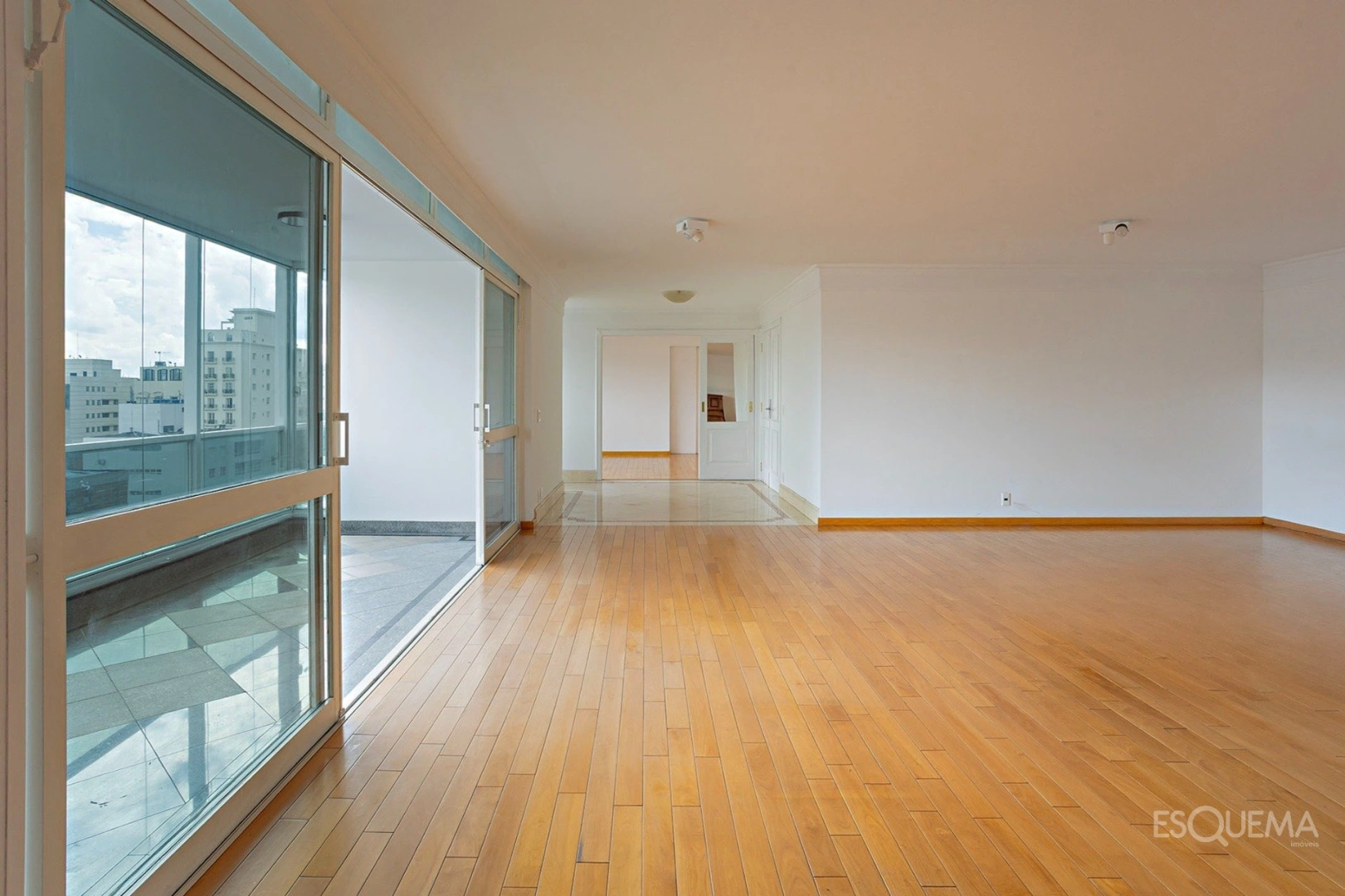 Apartamento com vista para o Clube Paulistano em edifício brutalista nos Jardins - Imagem 6
