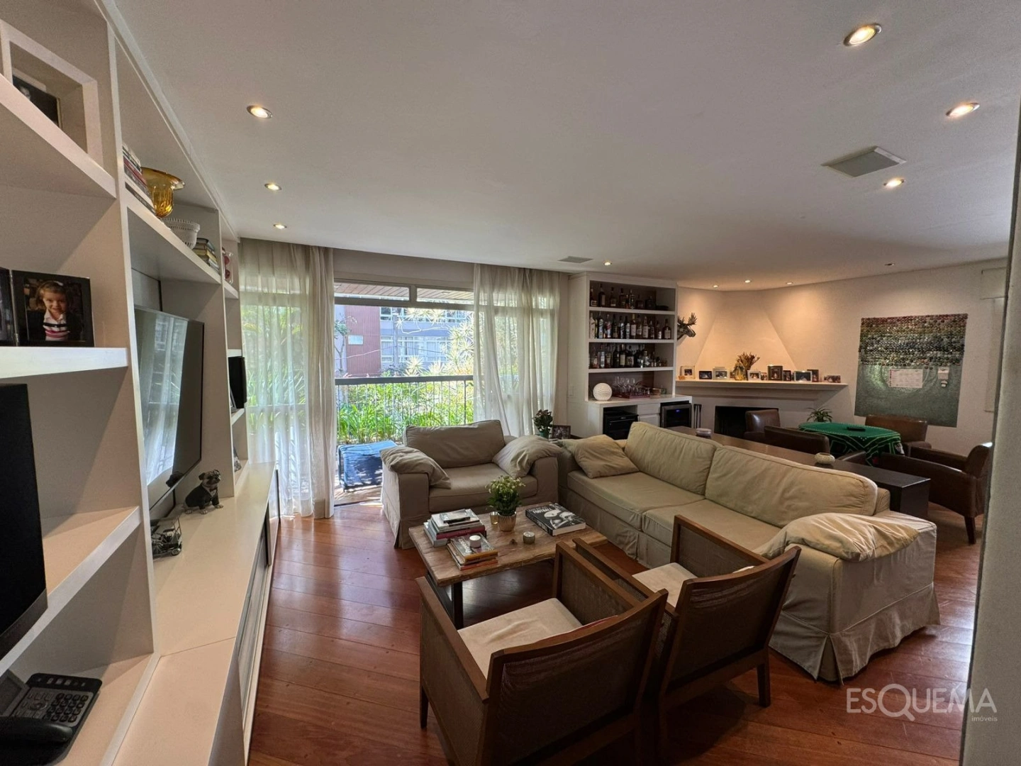 Apartamento iluminado com vista para as copas das árvores no Itaim Bibi - Imagem 1