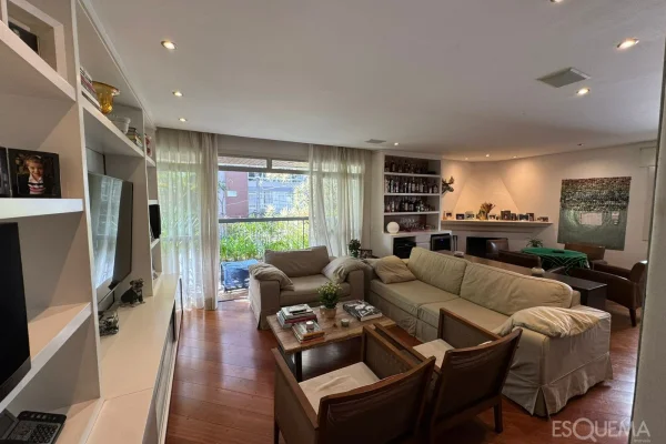 Apartamento iluminado com vista para as copas das árvores no Itaim Bibi