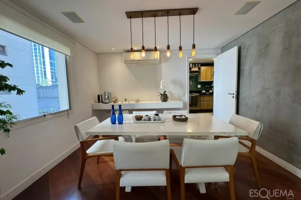 Apartamento iluminado com vista para as copas das árvores no Itaim Bibi
