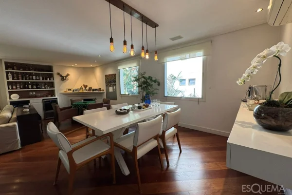 Apartamento iluminado com vista para as copas das árvores no Itaim Bibi