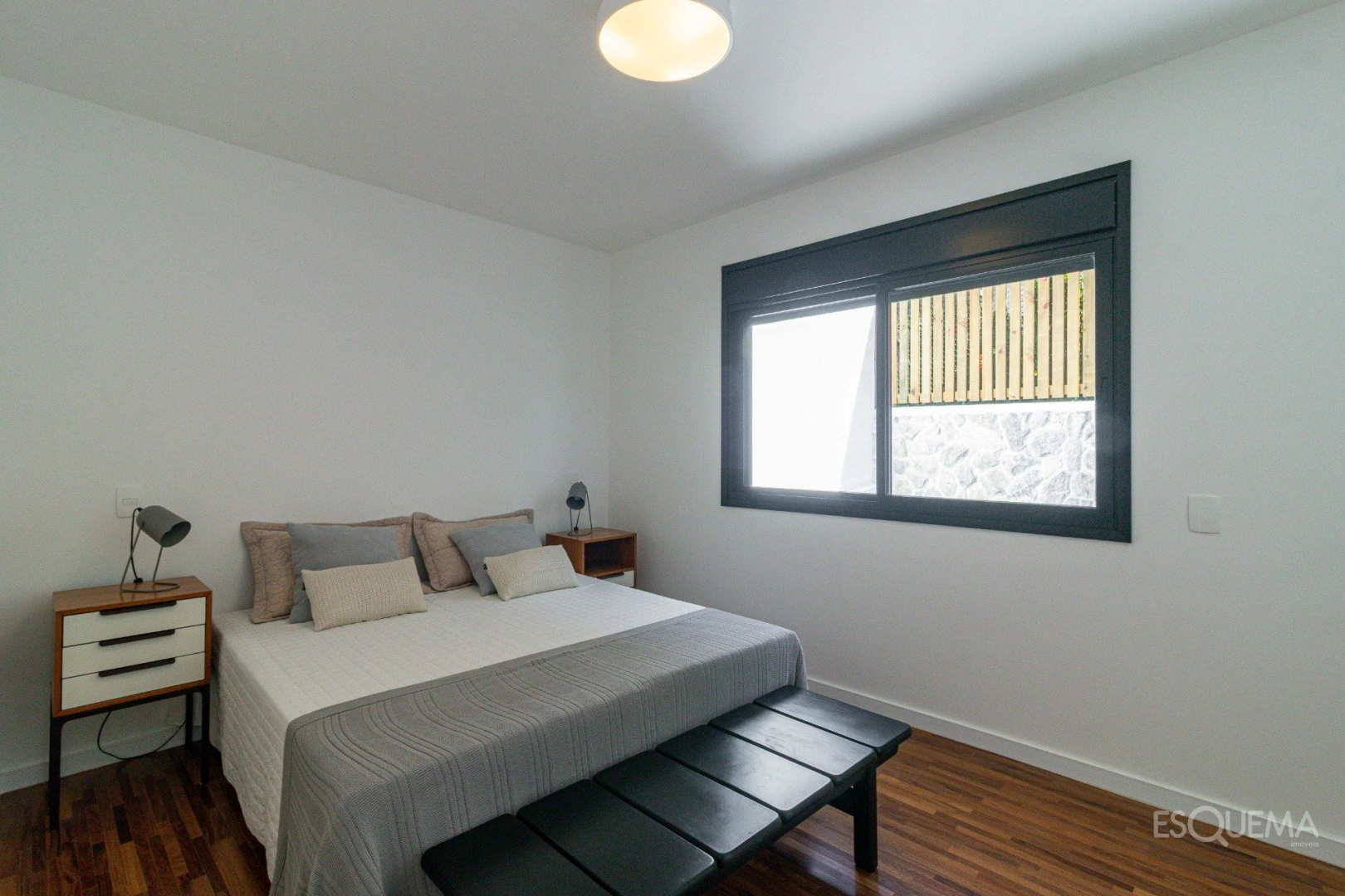 Casa recém-reformada em frente à praça - Imagem 13