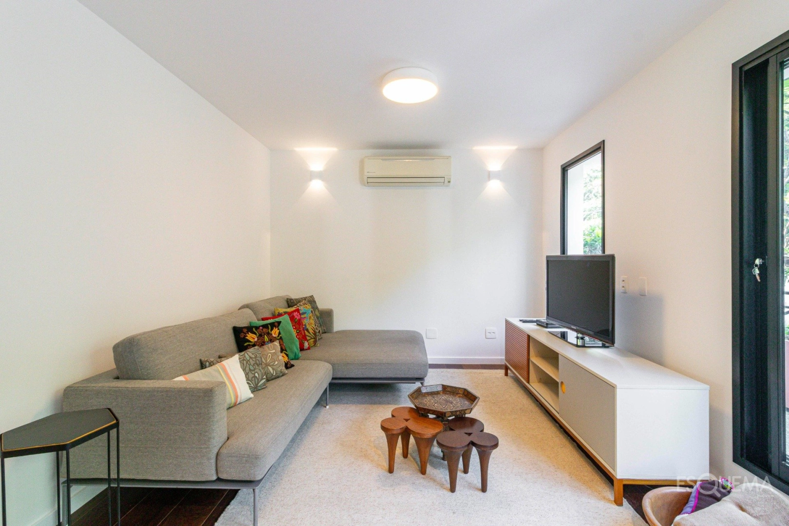 Casa recém-reformada em frente à praça - Imagem 5