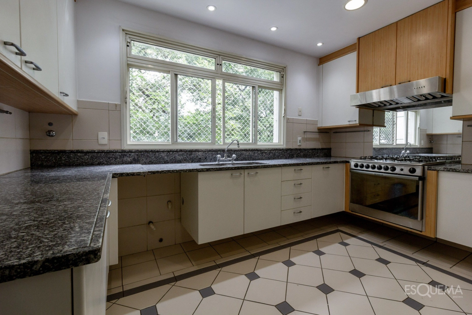 Apartamento reformado para locação no Place des Vosges - Imagem 9