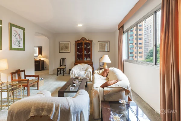 Apartamento com excelente planta e potencial de renovação nos Jardins