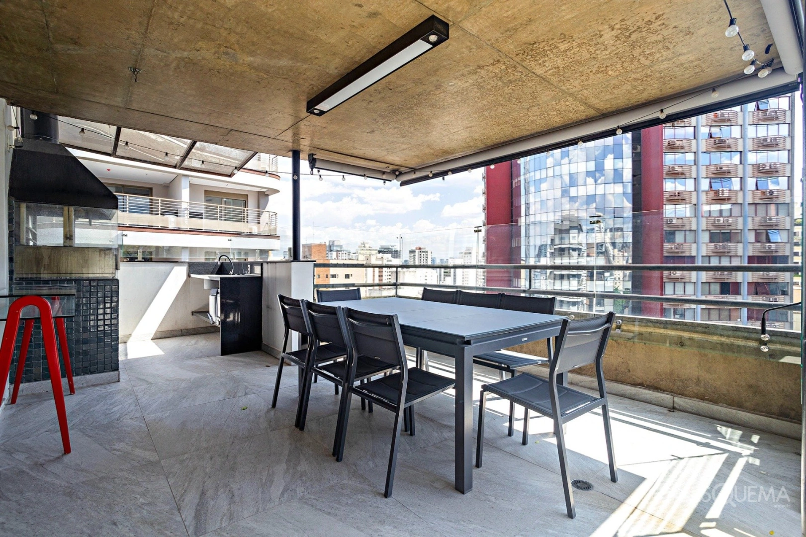 Cobertura duplex com terraço e reforma contemporânea em localização privilegiada - Imagem 2