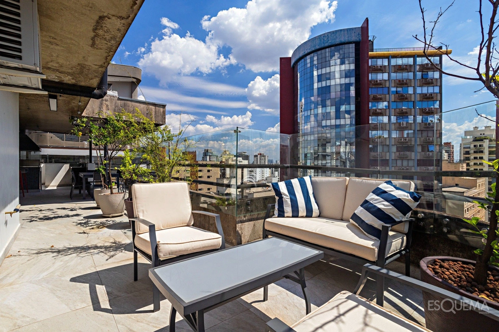 Cobertura duplex com terraço e reforma contemporânea em localização privilegiada - Imagem 4
