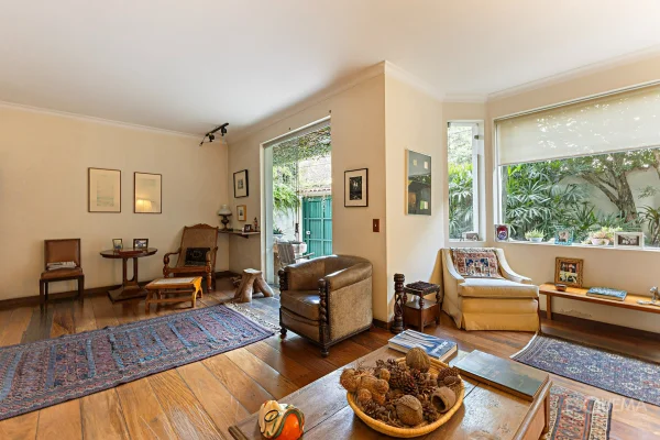 Casa para retrofit em rua tranquila no Jardim Paulistano