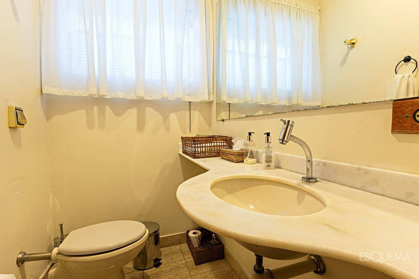 Casa para retrofit em rua tranquila no Jardim Paulistano - Imagem 9