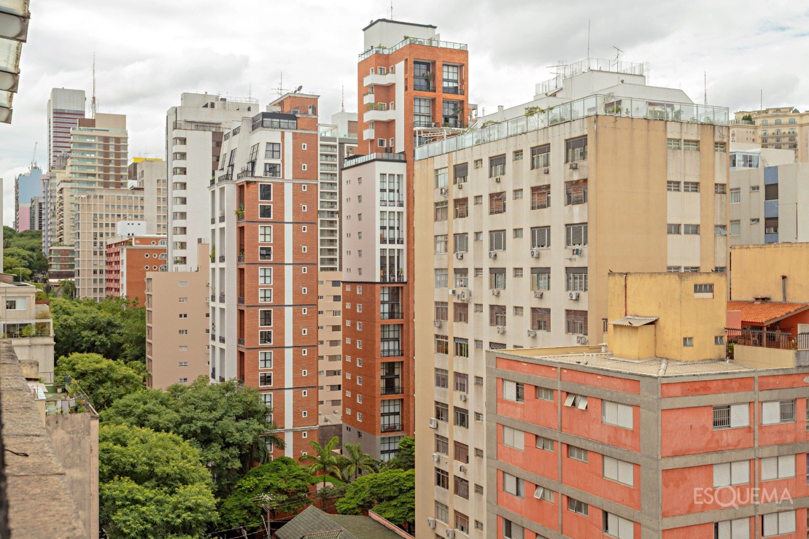 Cobertura penthouse reformada com terraço e vista aberta - Imagem 10