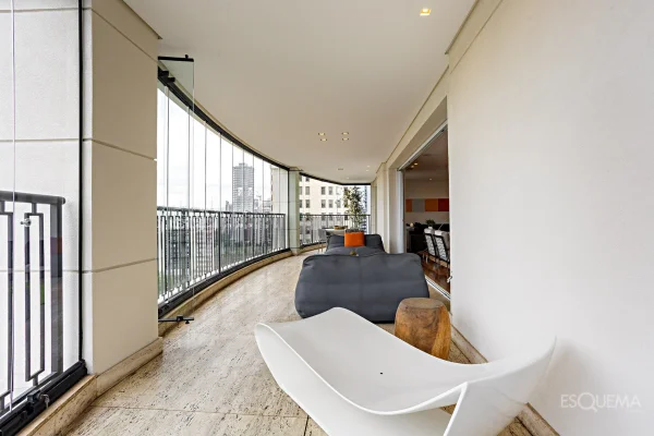 Apartamento de 392 m² com vista permanente para o Jardim Europa