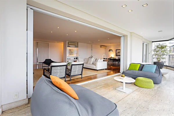 Apartamento de 392 m² com vista permanente para o Jardim Europa