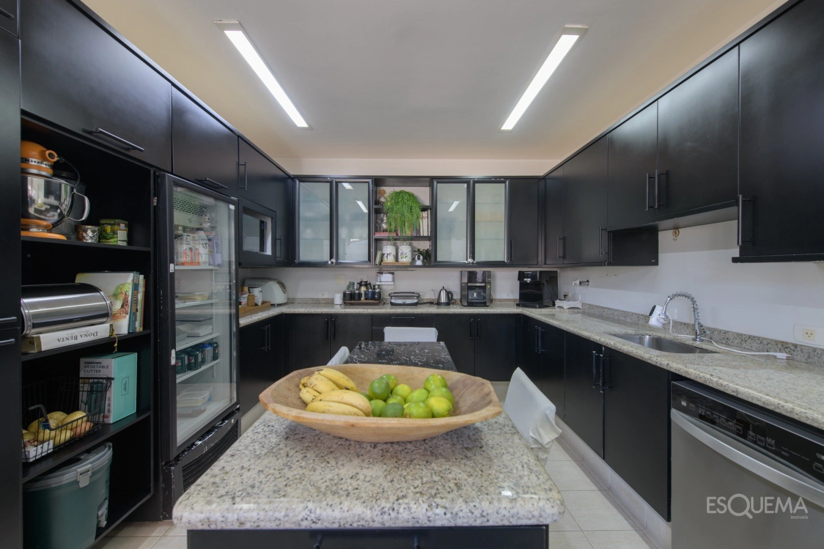 Casa com vista privilegiada em rua arborizada - Imagem 15