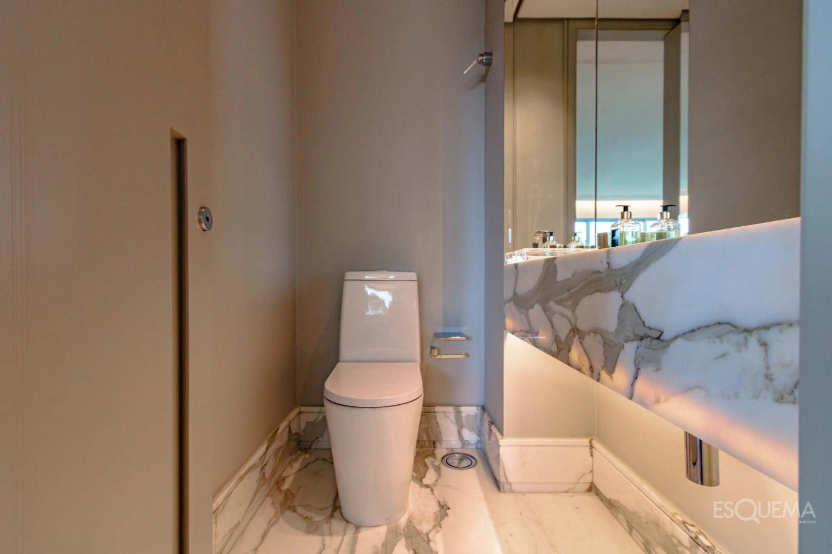 Apartamento reformado com vista permanente para o verde - Imagem 9
