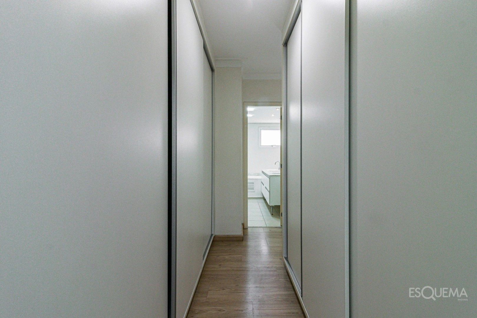 Apartamento amplo, iluminado e com vista privilegiada - Imagem 14