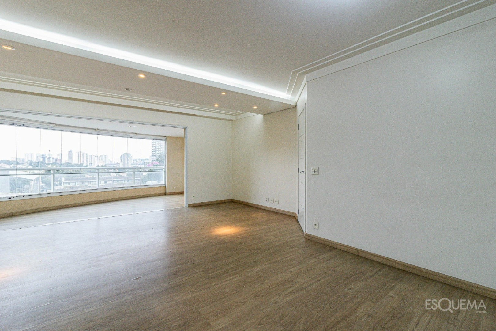 Apartamento amplo, iluminado e com vista privilegiada - Imagem 3