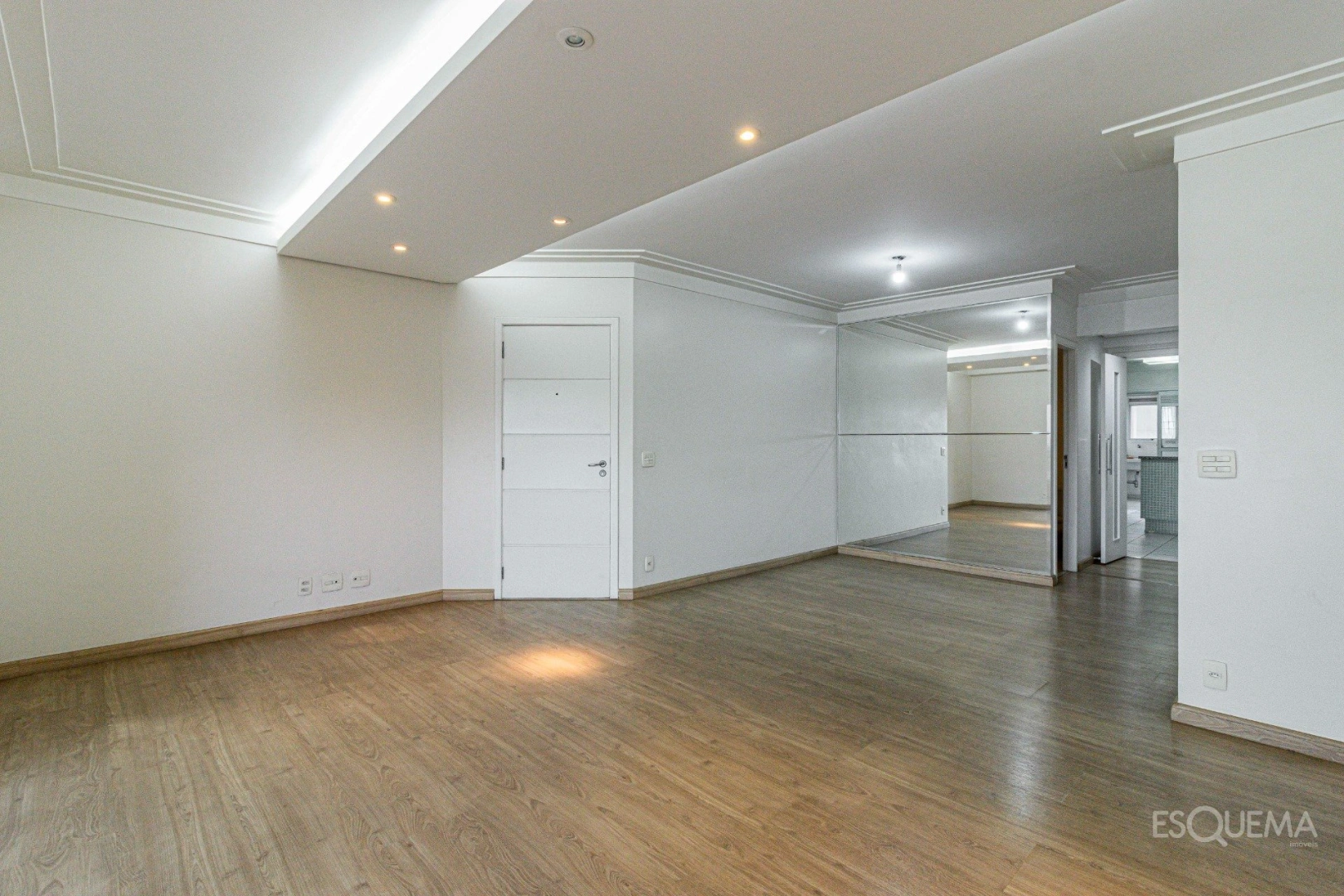 Apartamento amplo, iluminado e com vista privilegiada - Imagem 4
