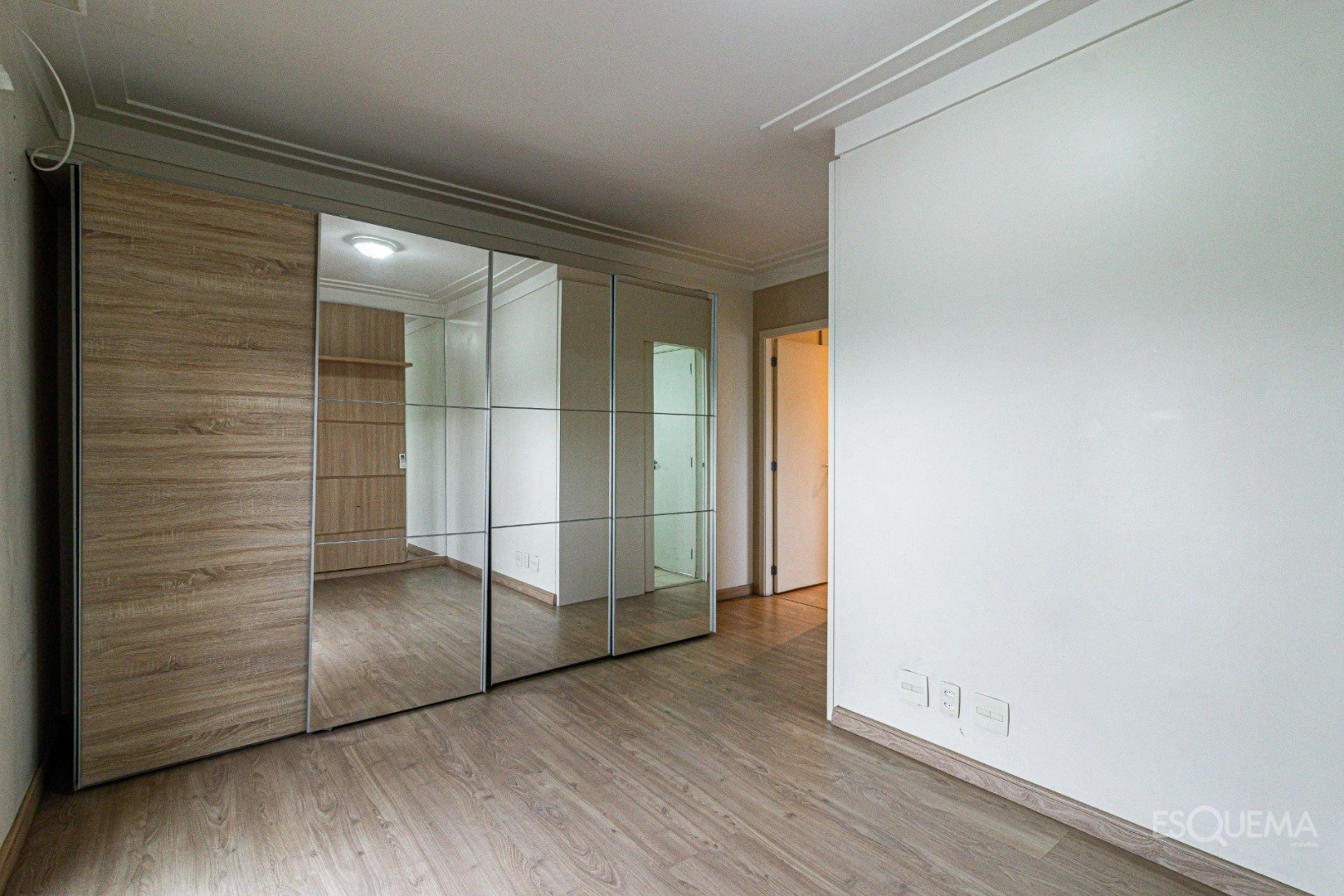 Apartamento amplo, iluminado e com vista privilegiada - Imagem 8