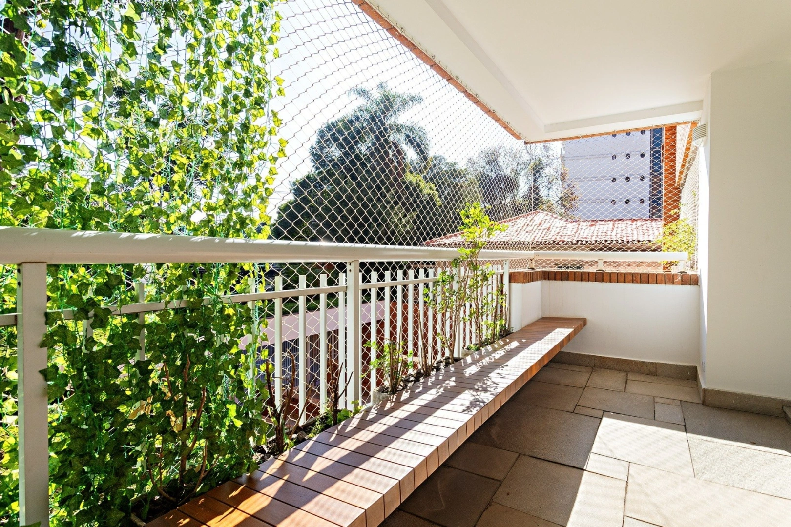 Apartamento reformado com atmosfera de casa e vista para o verde - Imagem 9