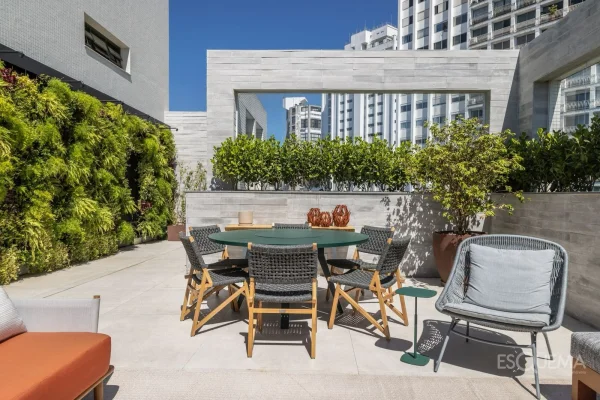 Cobertura duplex de 570 m² com 5 suítes no Real Parque
