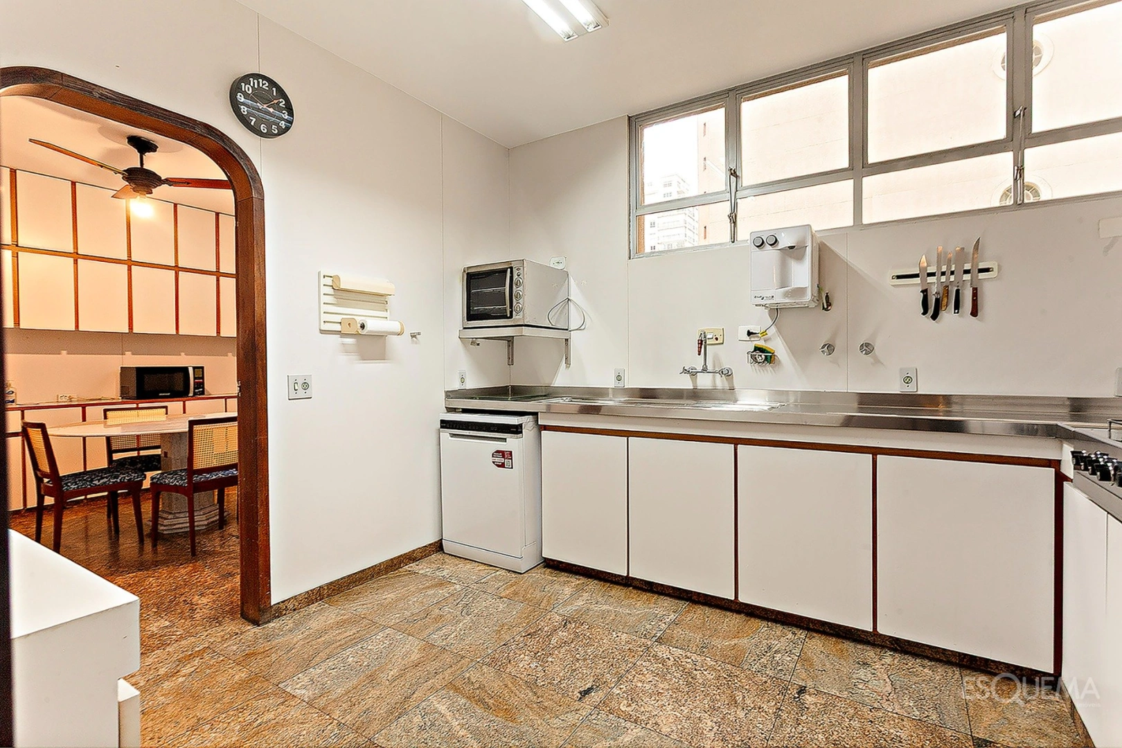 Apartamento com espaços amplos na parte plana do Jardim América - Imagem 14