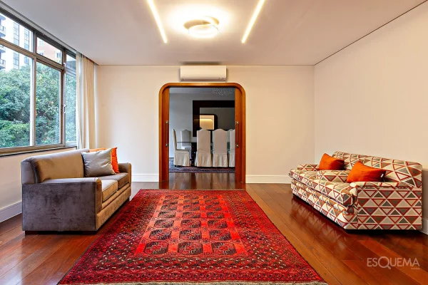 Apartamento com espaços amplos na parte plana do Jardim América