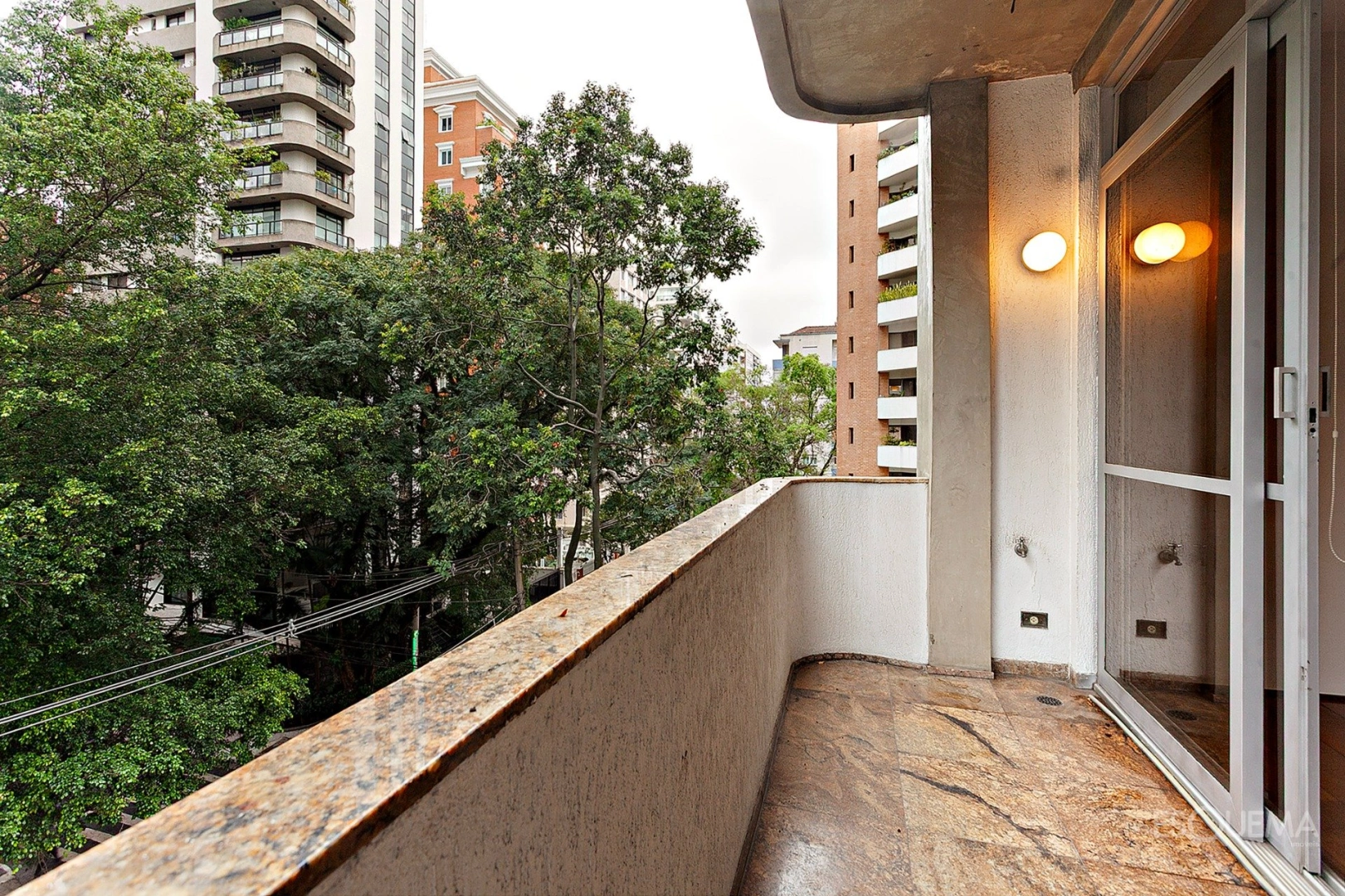 Apartamento com espaços amplos na parte plana do Jardim América - Imagem 4