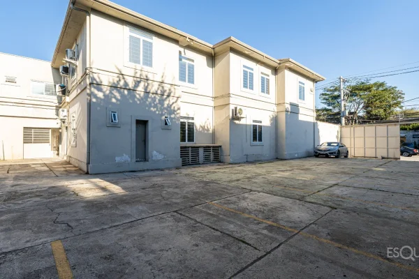 Casa comercial com 1.050 m² de área construída no Jardim América