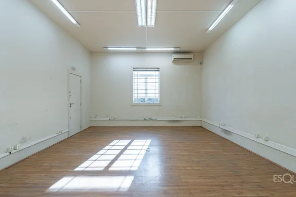 Casa comercial com 1.050 m² de área construída no Jardim América