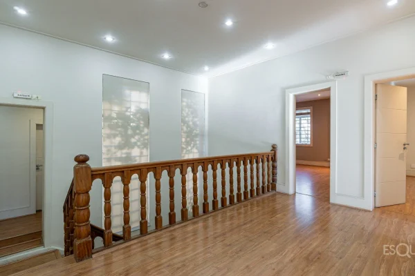 Casa comercial com 1.050 m² de área construída no Jardim América