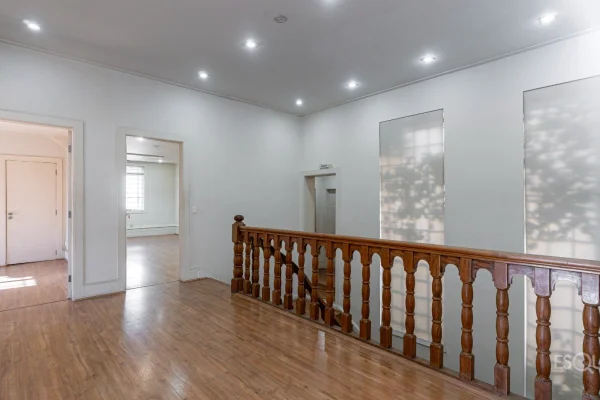 Casa comercial com 1.050 m² de área construída no Jardim América