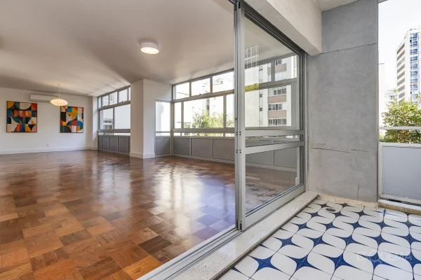 Apartamento reformado com 3 suítes em Higienópolis
