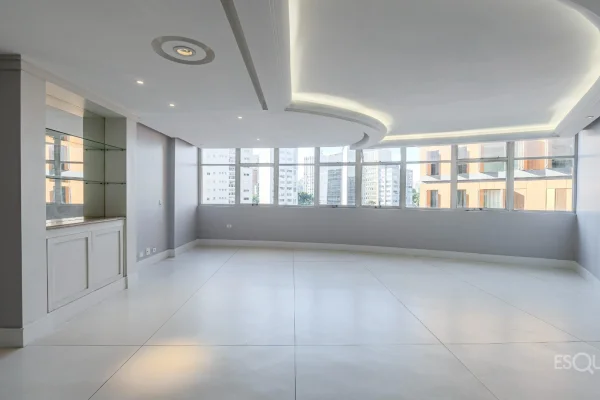 Apartamento reformado próximo ao Shopping Iguatemi e Clube Pinheiros