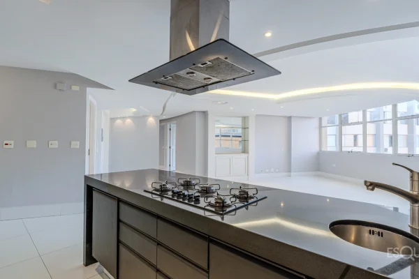 Apartamento reformado próximo ao Shopping Iguatemi e Clube Pinheiros