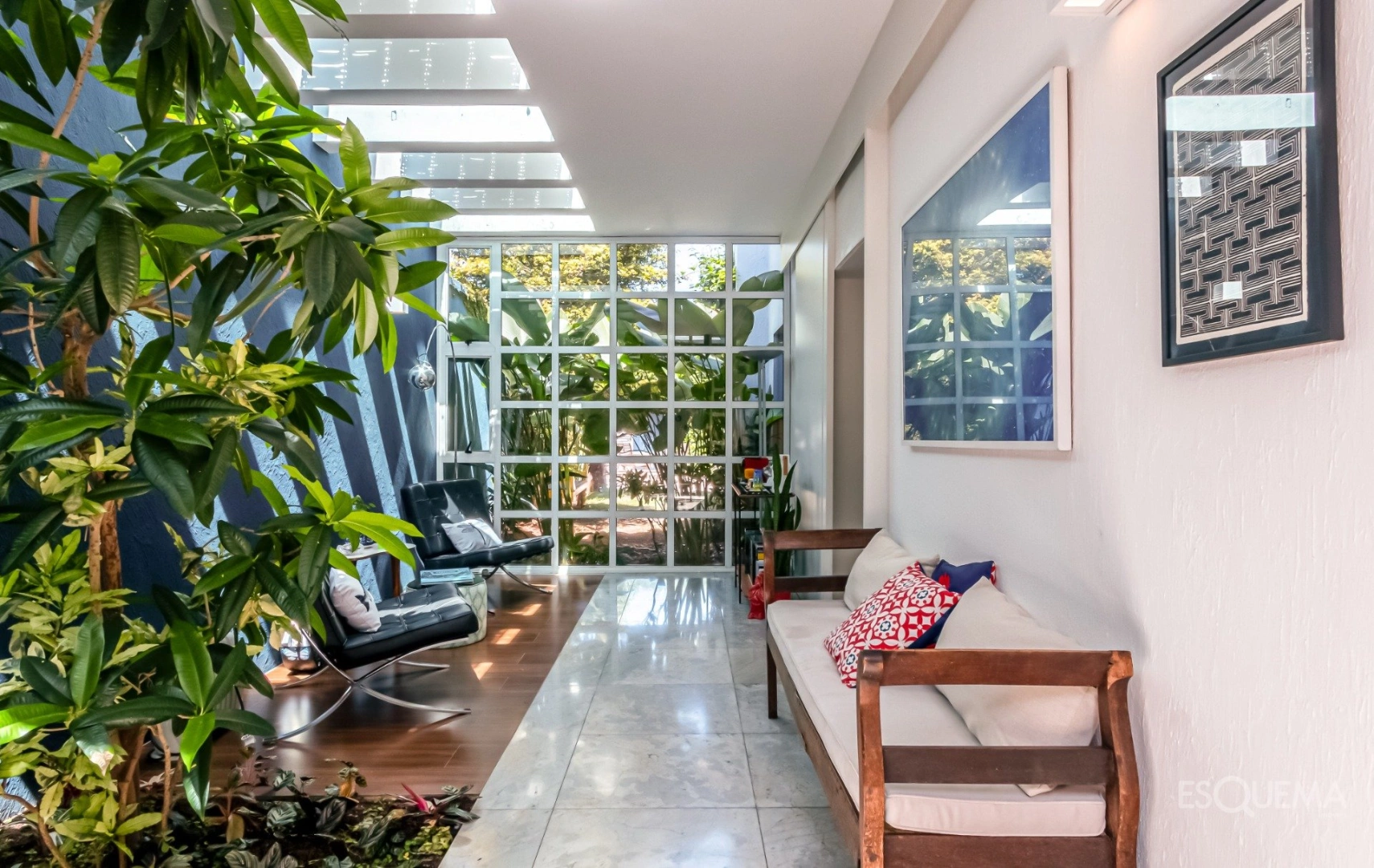 Casa cercada por verde em Alto de Pinheiros, com lazer para viver dias especiais - Imagem 1