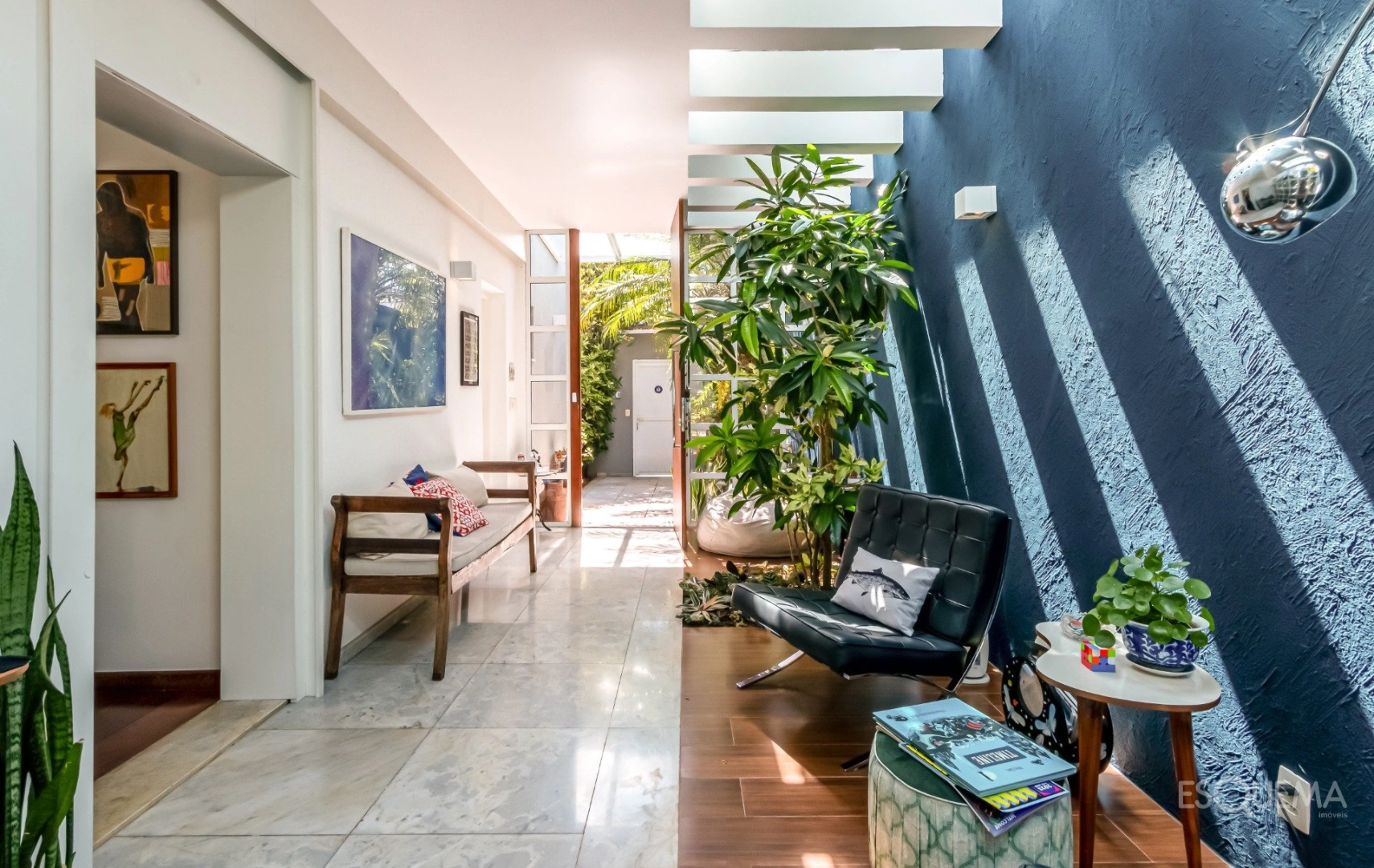 Casa cercada por verde em Alto de Pinheiros, com lazer para viver dias especiais - Imagem 2