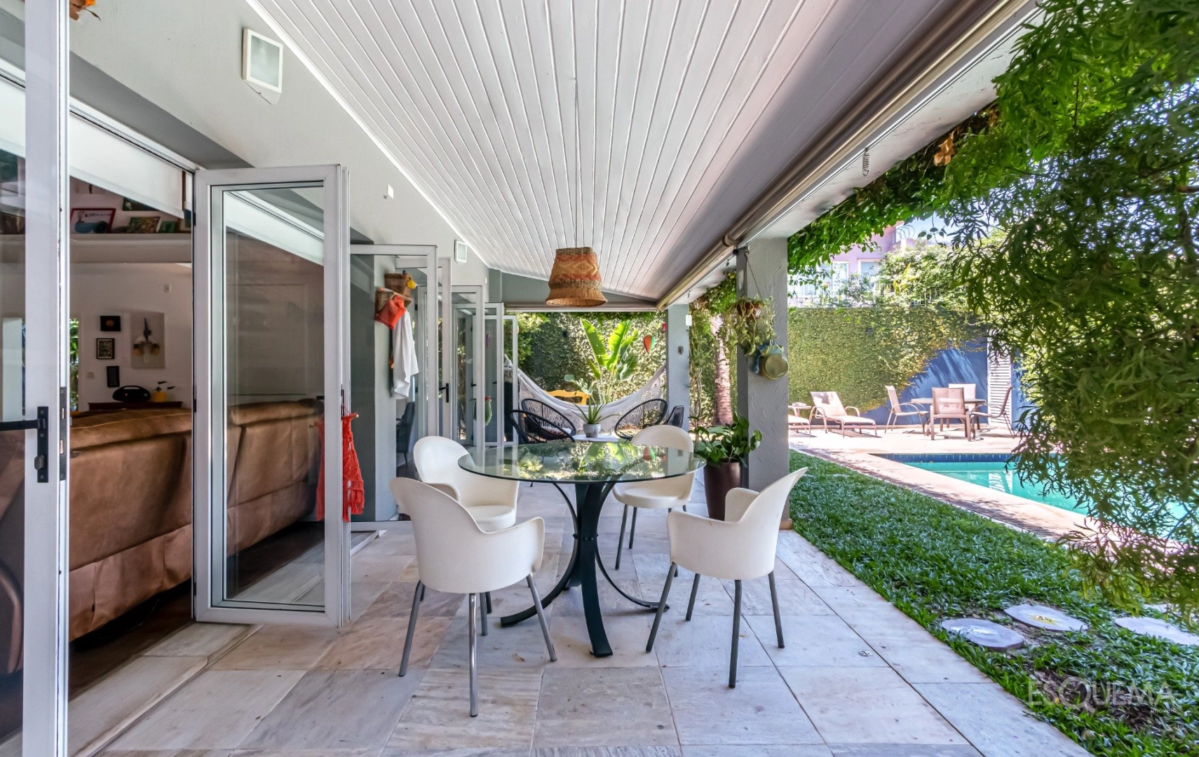 Casa cercada por verde em Alto de Pinheiros, com lazer para viver dias especiais - Imagem 9