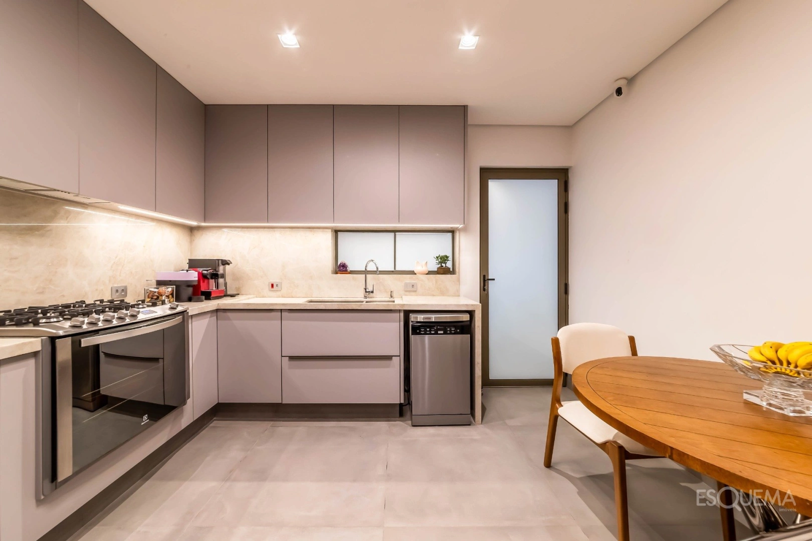 Apartamento Lindenberg reformado com vista para o verde nos Jardins - Imagem 11