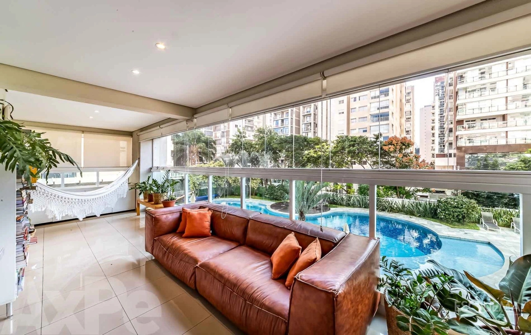 Apartamento reformado com terraço generoso e lazer completo na Vila Olímpia - Imagem 1