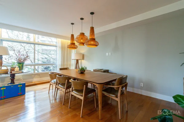 Apartamento reformado com vista para o verde no Jardim América
