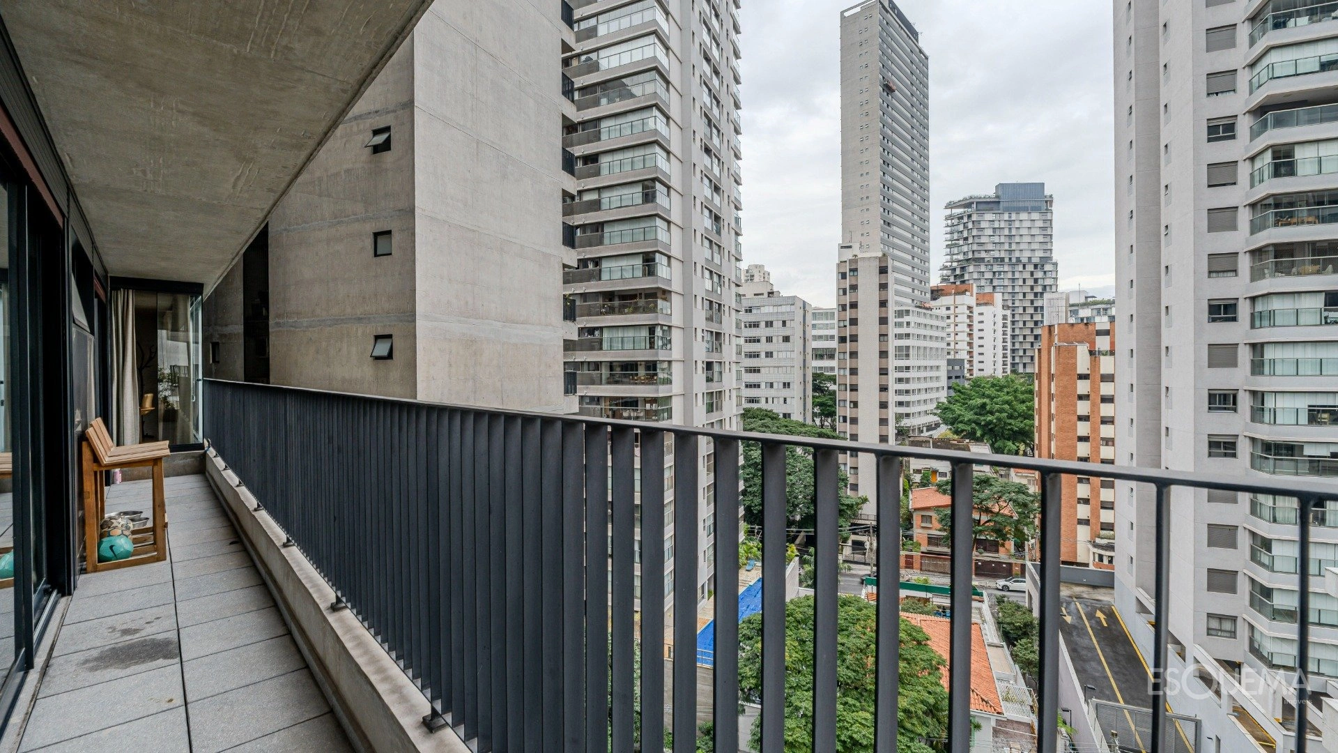 Apartamento com projeto de Arthur Casas - Imagem 14