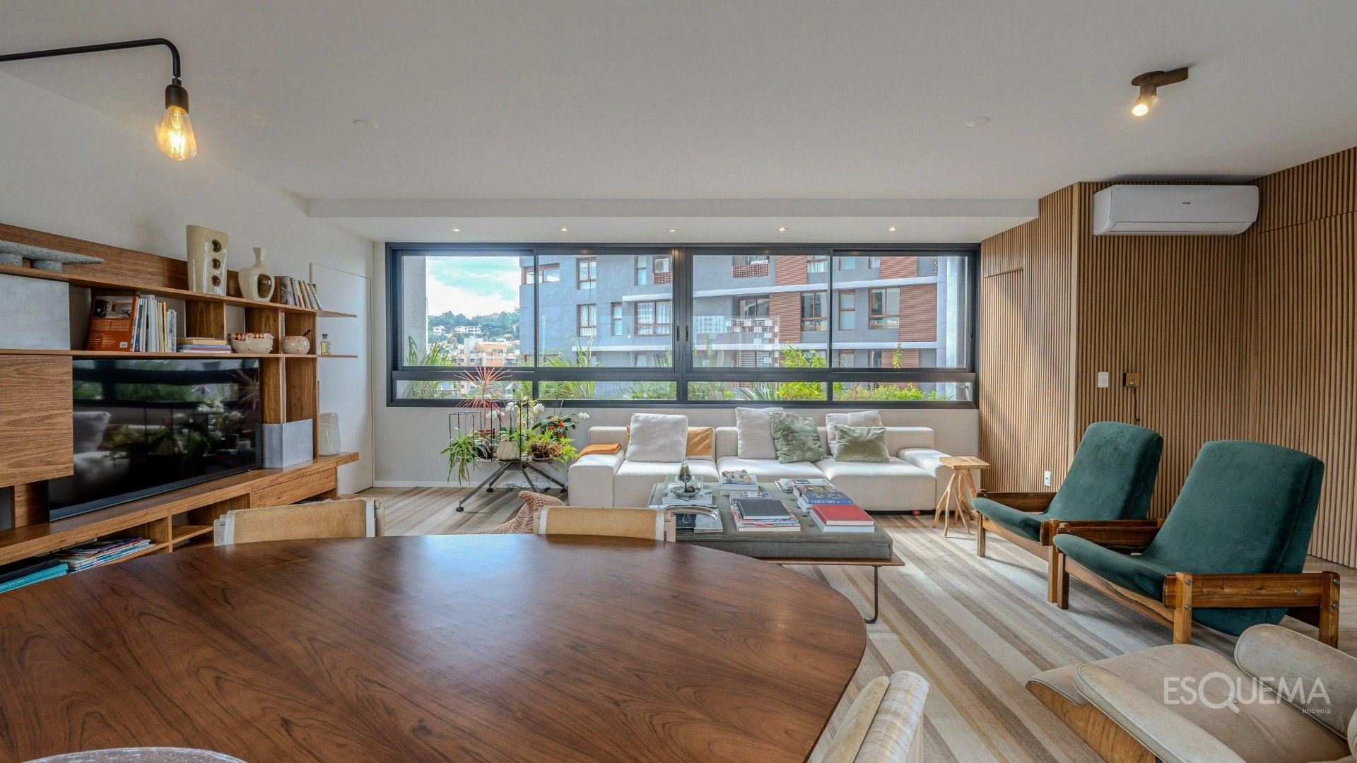Apartamento com projeto de Arthur Casas - Imagem 2