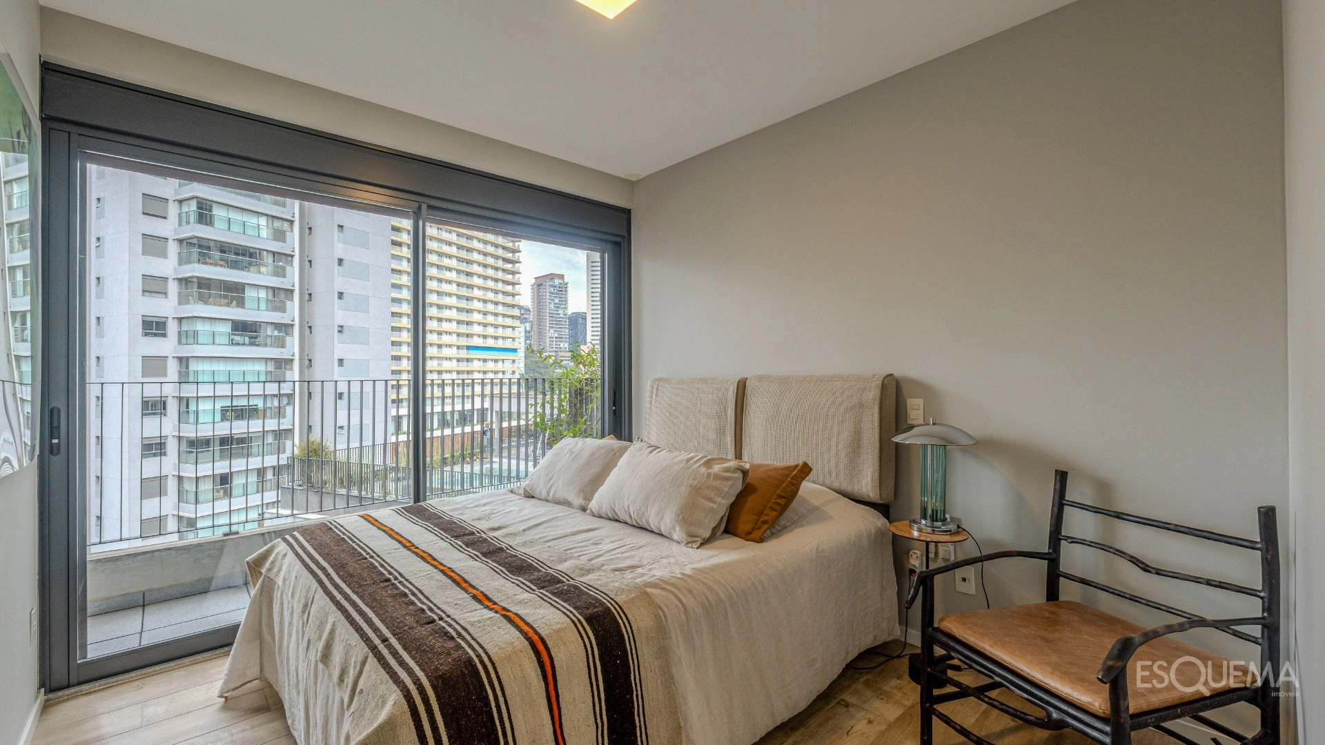 Apartamento com projeto de Arthur Casas - Imagem 8