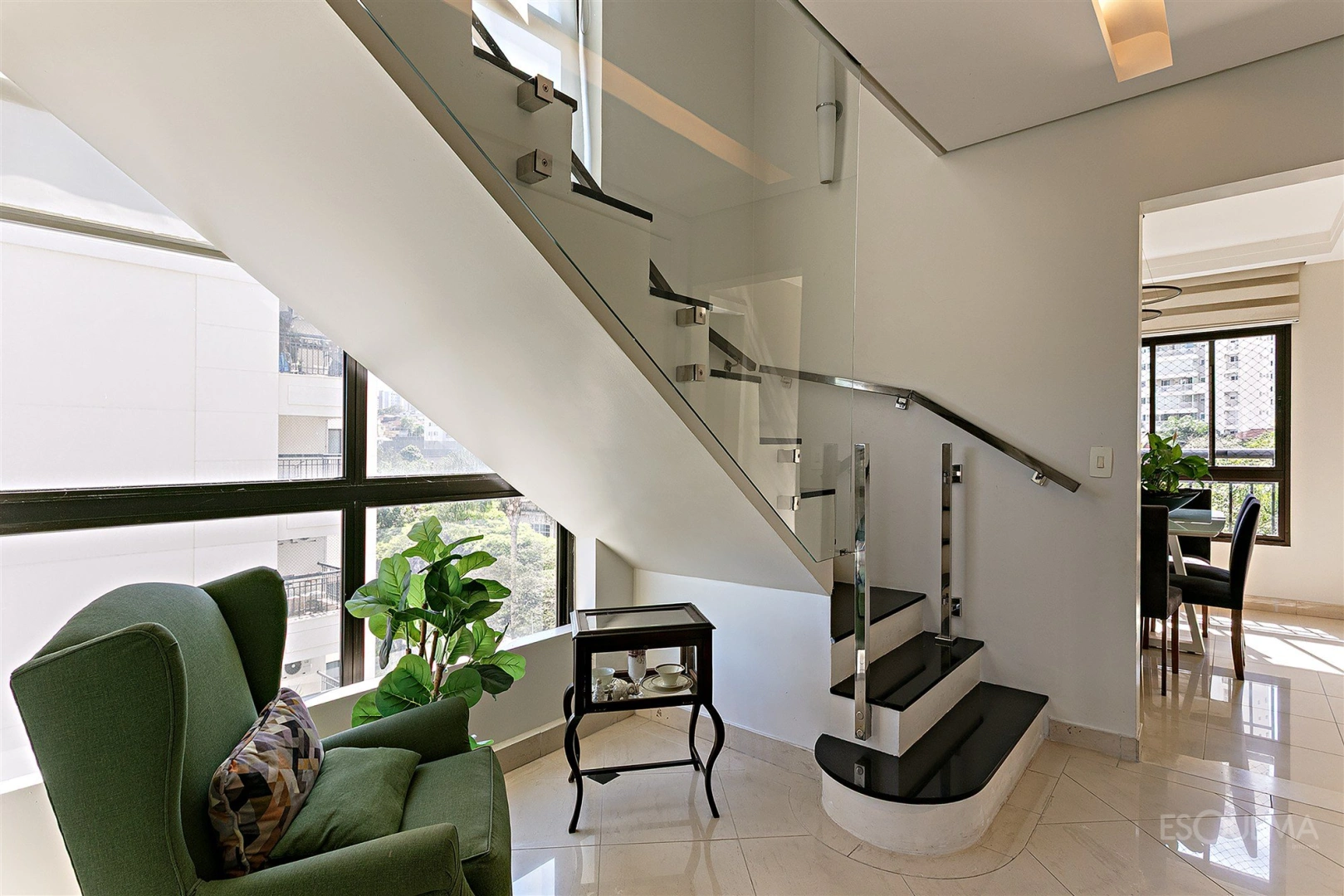 Apartamento duplex com varanda de pé-direito duplo em Alto de Pinheiros - Imagem 4